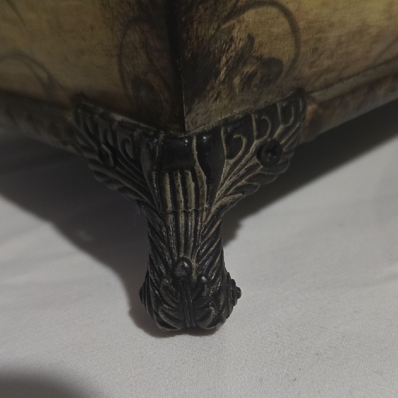 Floral Decorative Box with Lid - Picture 10 of 12